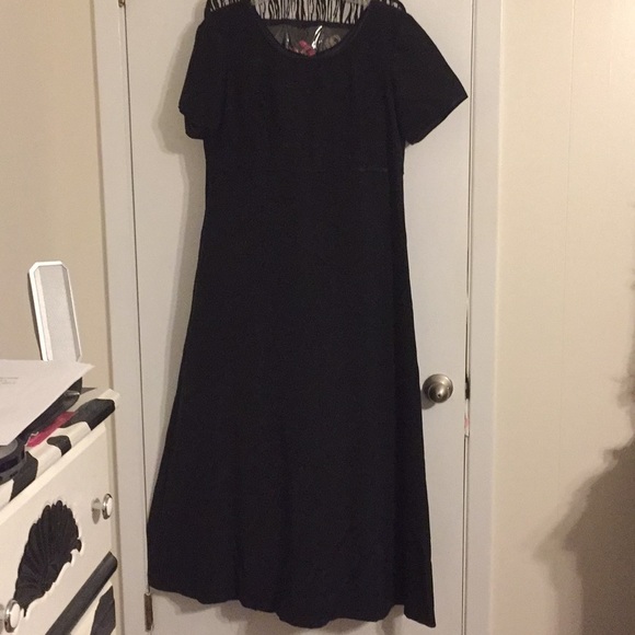 style accents Dresses & Skirts - ‼️MARKED DOWN‼️ Long black semi-formal Dress